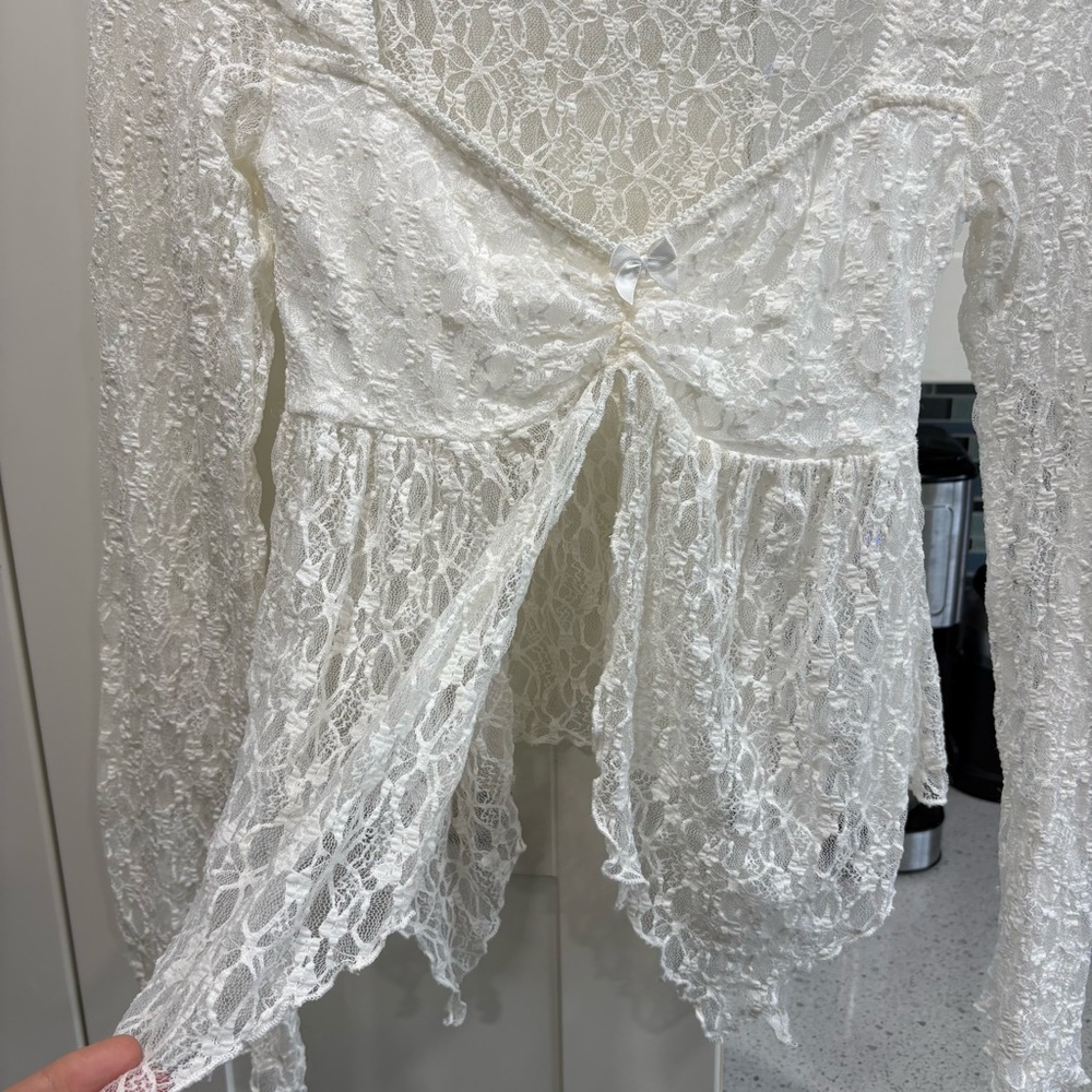 Kimchi Blue sheer lace long sleeve top - Picture 4 of 5